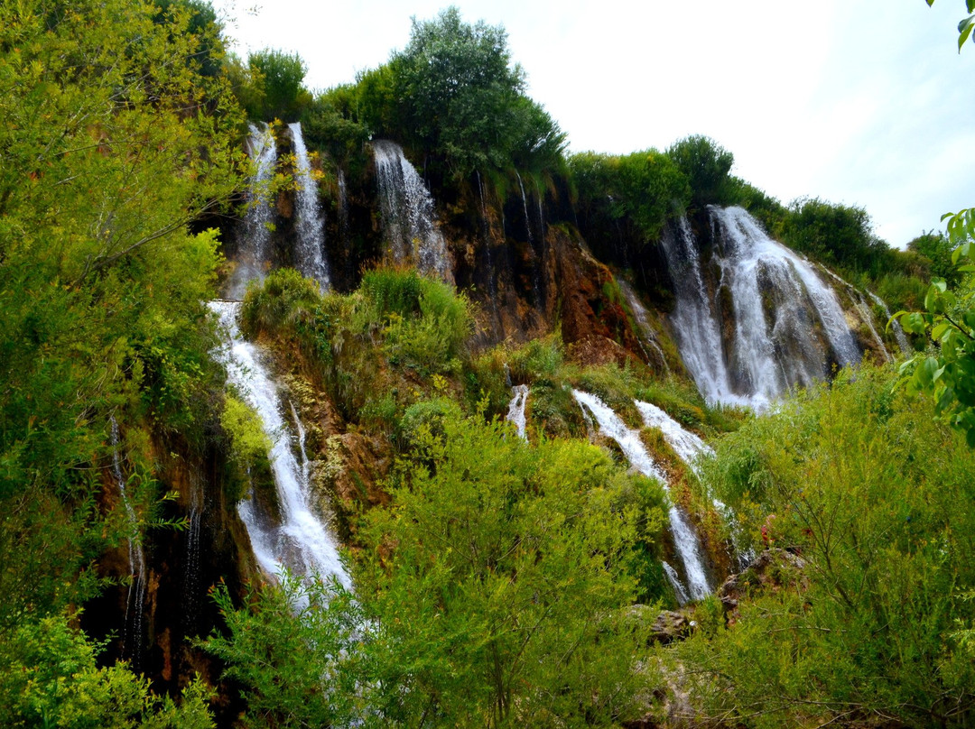 Girlevik Waterfall景点图片