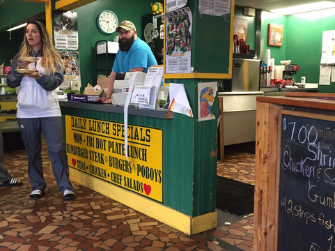 Tickfaw餐馆和美食-University Donuts