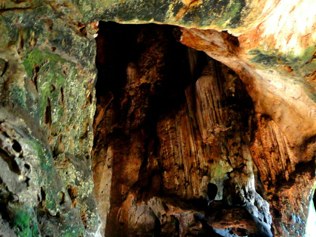 Pawon Cave景点图片