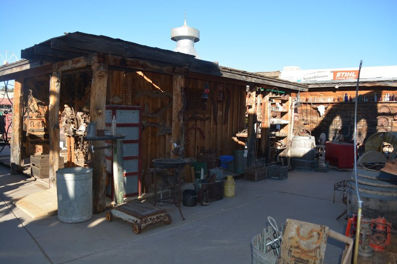 Jim's Trading Post-Rimrock必去景点