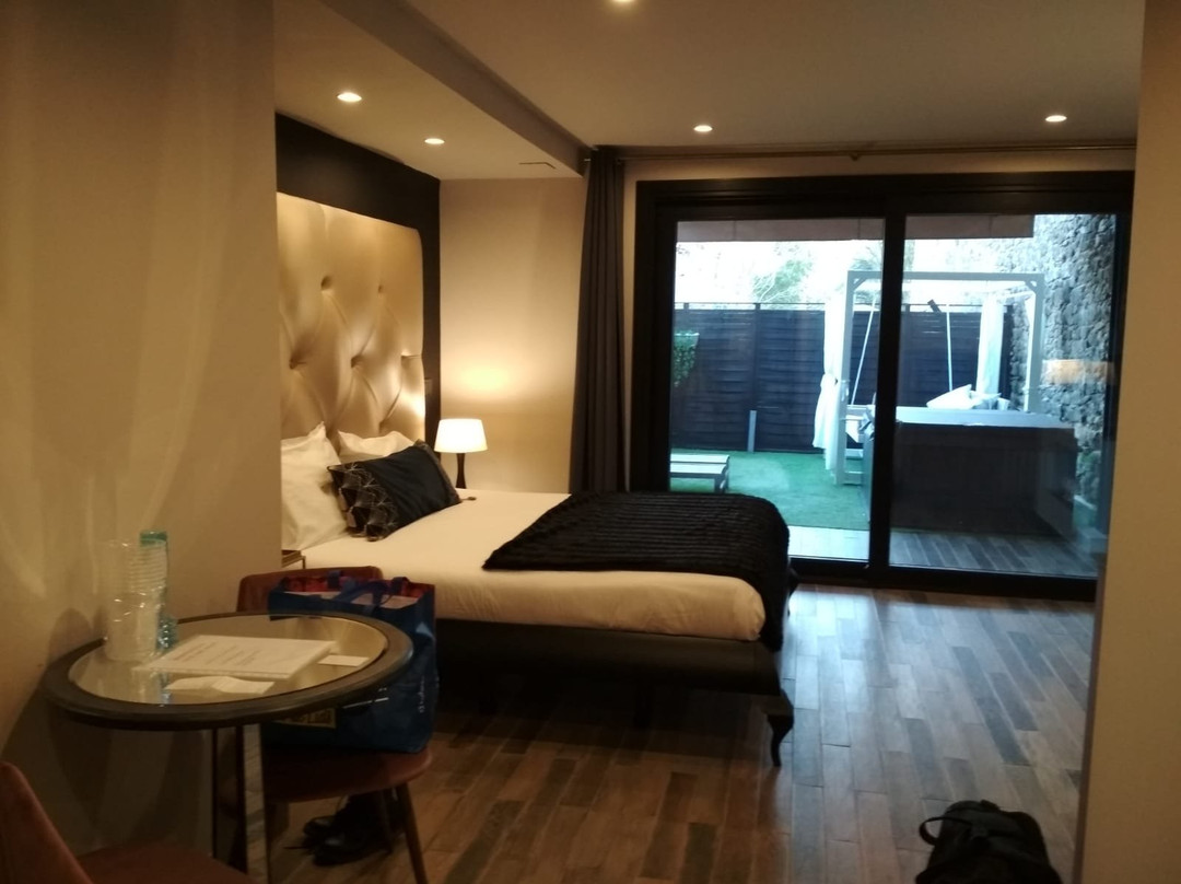 阿维莱斯1907套房酒店