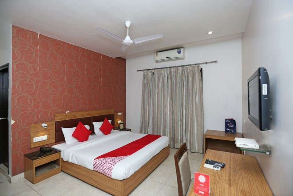 OYO 3523 Tekarees Inn Mahanagar主图