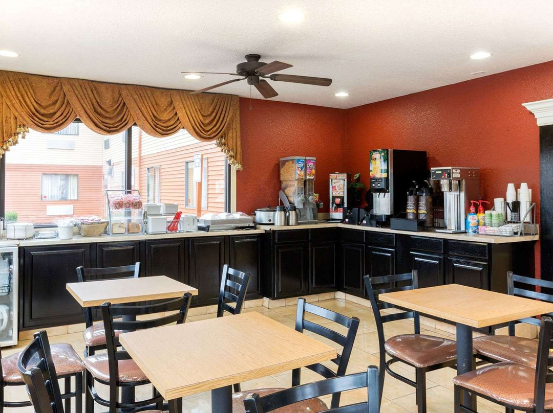 里士满速8酒店主图