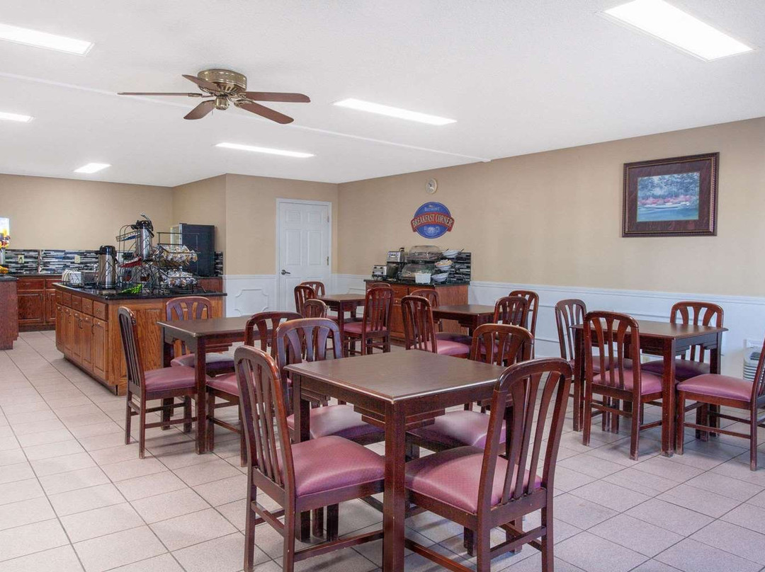 Baymont by Wyndham Greenwood主图