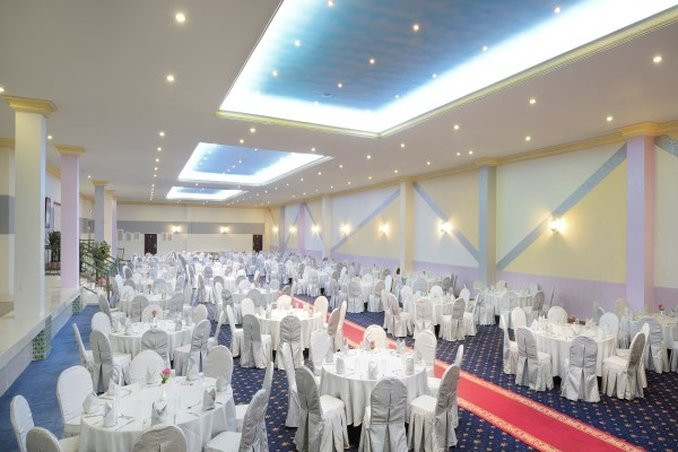 苏尔海滩假日度假酒店主图