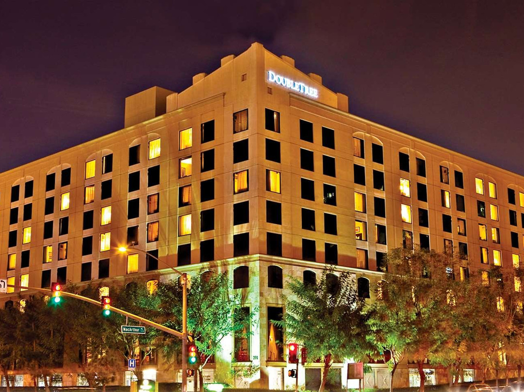 Hotel Zessa Orange County Airport, A Doubletree By Hilton主图