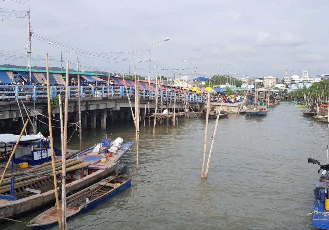 Tha Ruea Phli Fish Market-春武里必去景点