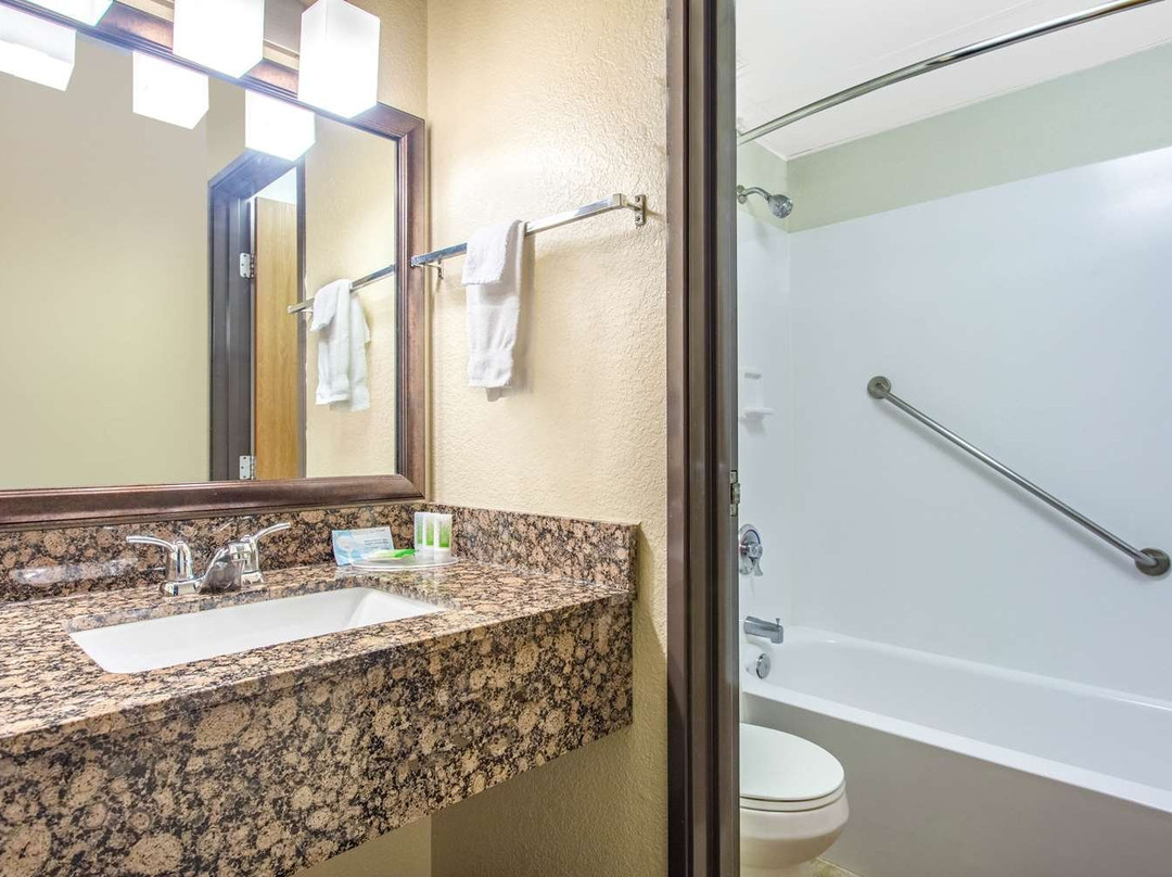 AmericInn by Wyndham Chippewa Falls主图