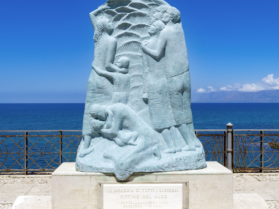 Monumento ai Dispersi Vittime del Mare景点图片