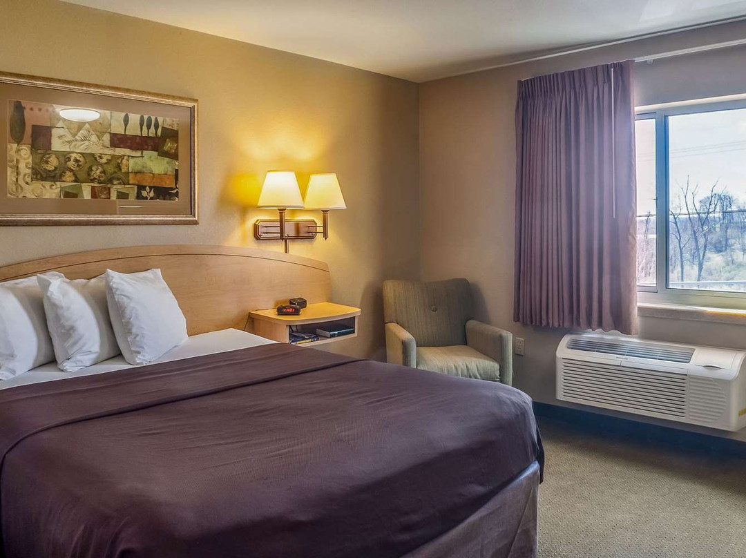 Suburban Studios主图