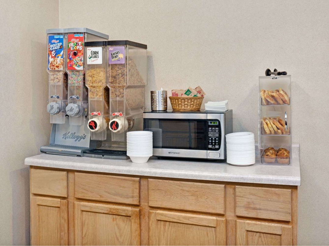 Red Lion Inn & Suites Elk Grove Village主图