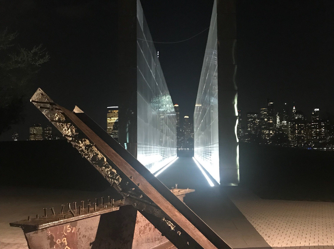 Empty Sky - 9/11 Memorial景点图片