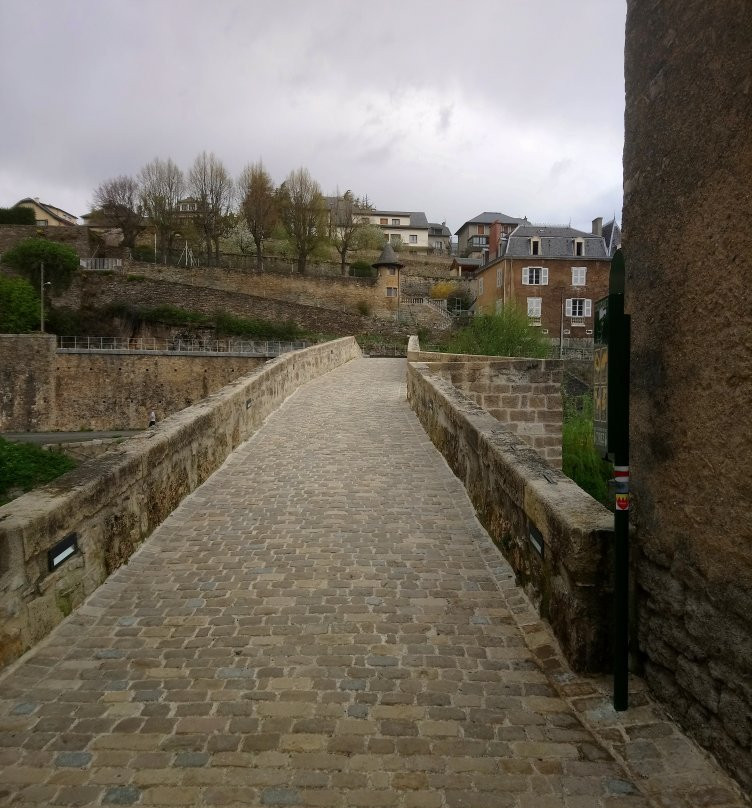 Pont Notre-Dame-芒德必去景点