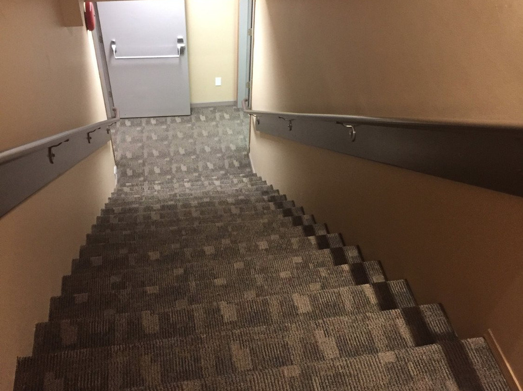 The Pinnacles Suites & Townhomes主图