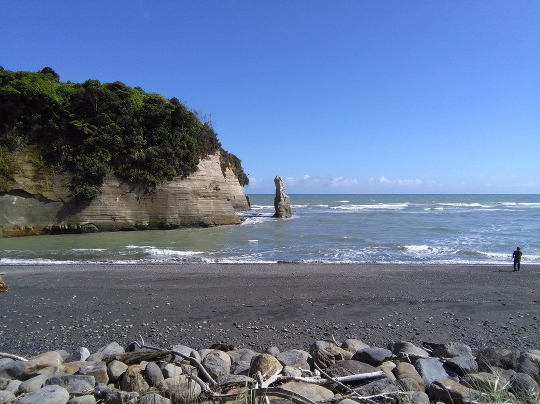 乌雷努伊海滩营地