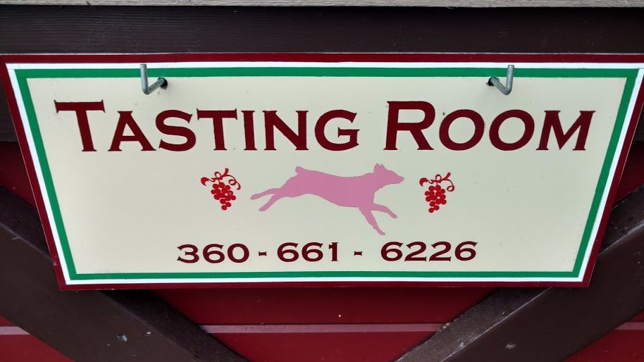 Spoiled Dog Winery景点图片