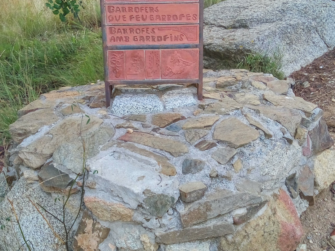 Poblat Iberic Puig Castellar景点图片