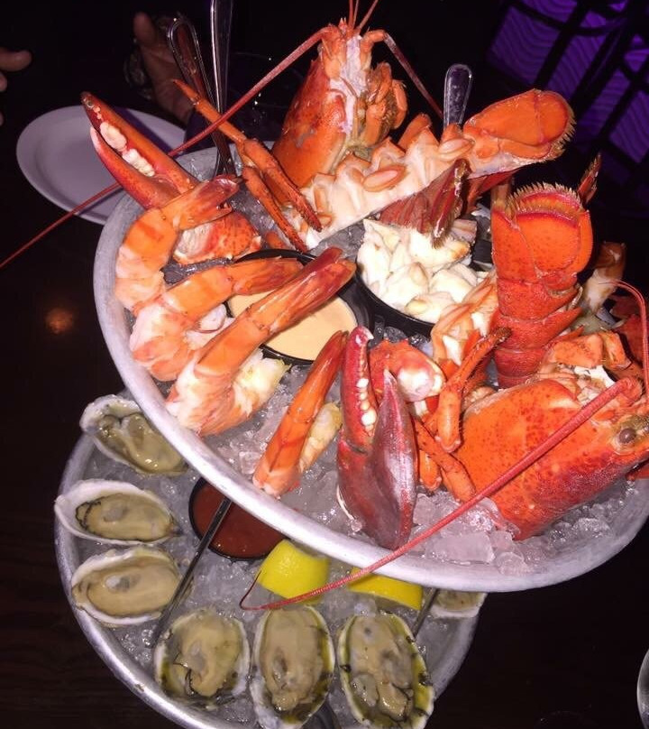 Shuckers Bar & Grille