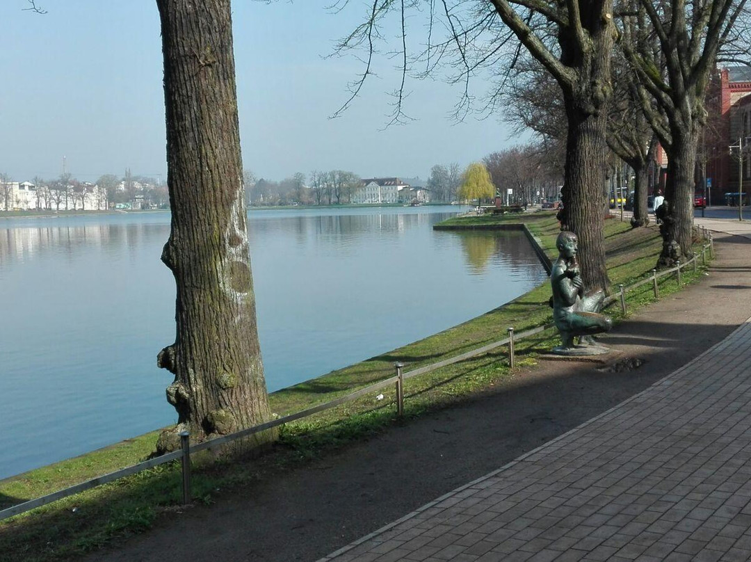 Skulptur "Der Junge mit der Taube"景点图片