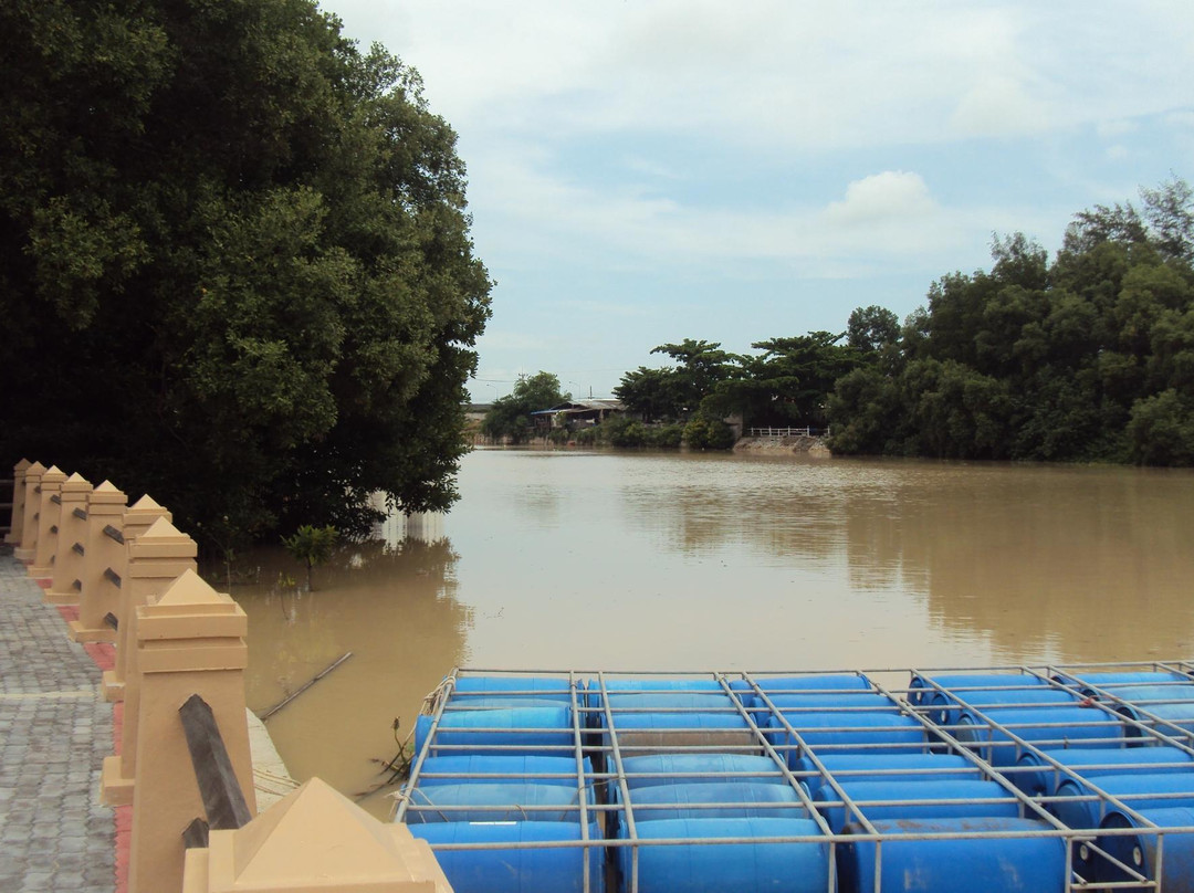 Phra Chedi Klang Nam-罗勇必去景点