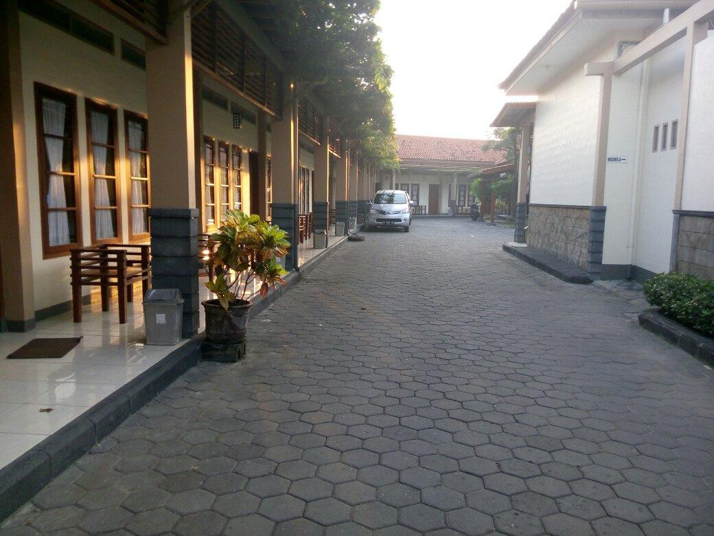 炽布大酒店主图