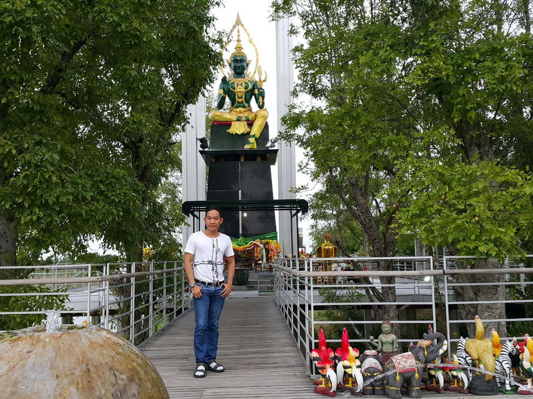 Indra Statue-因武里必去景点