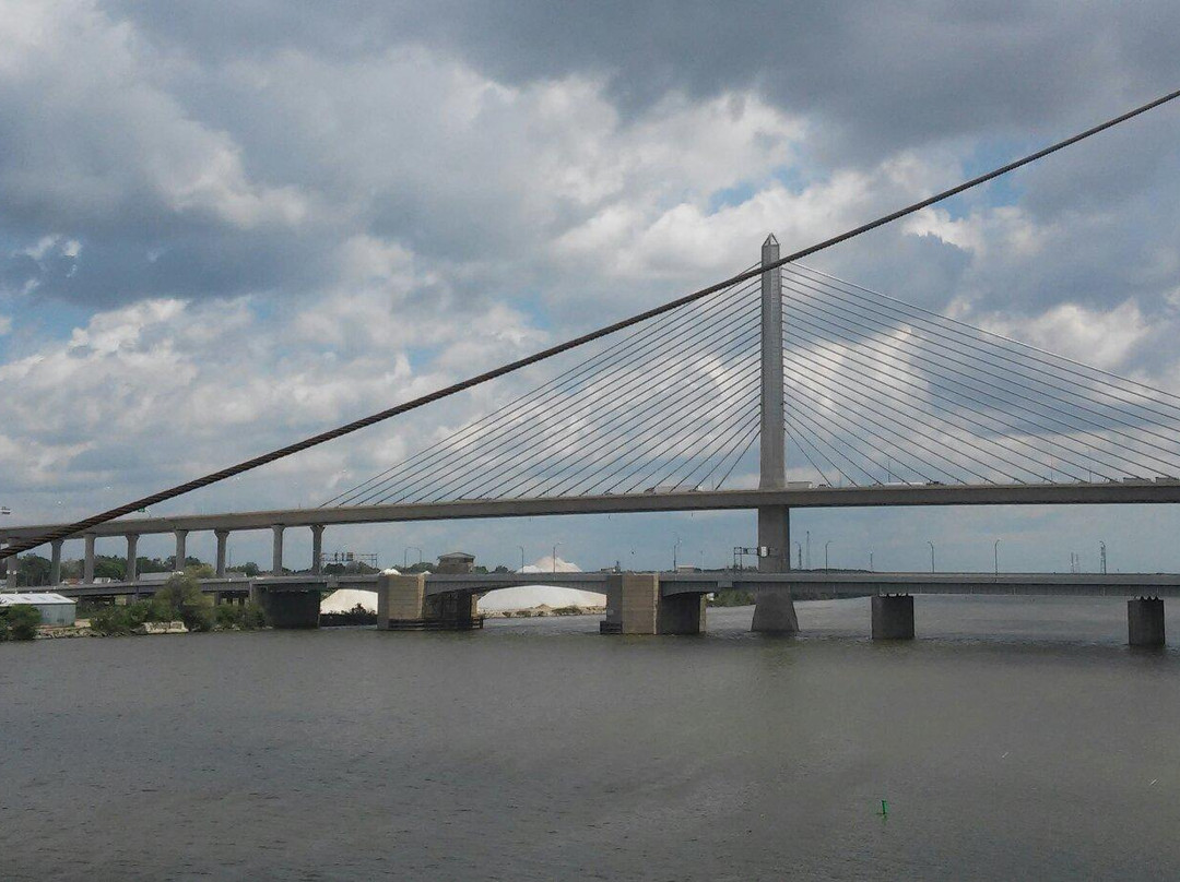 Veteran's Glass City Skyway-托莱多必去景点