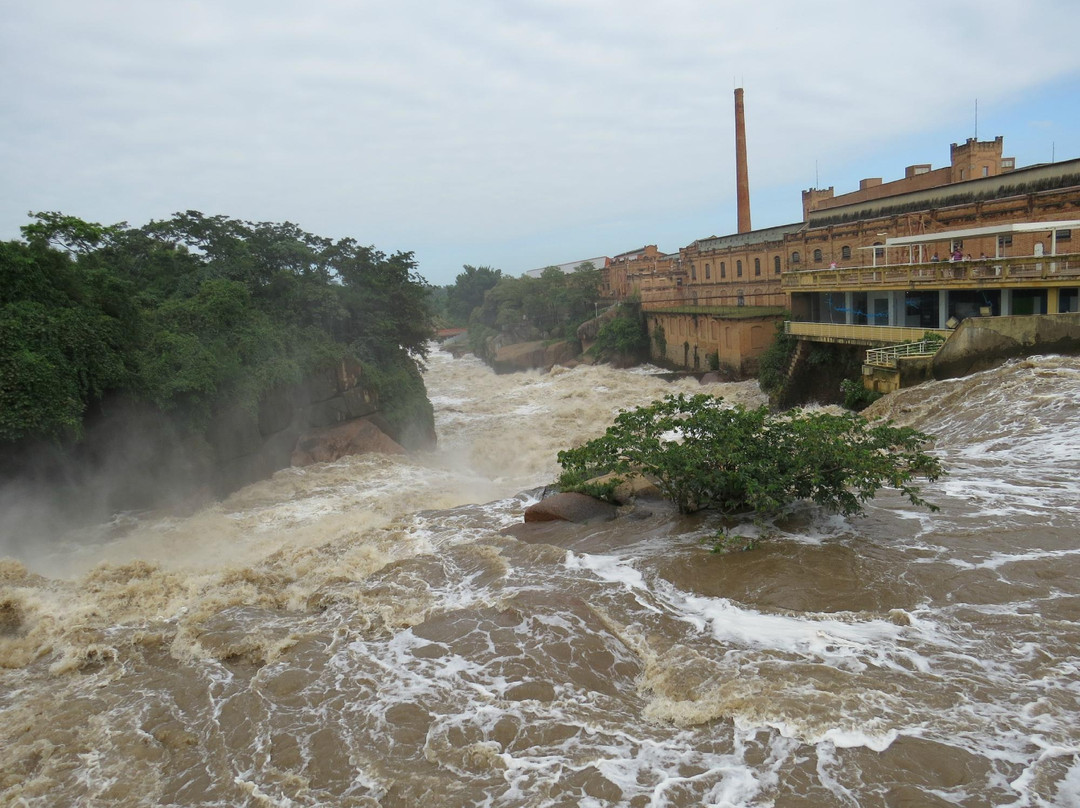 Monumento os Enamorados - Ilha dos Amores-Salto必去景点