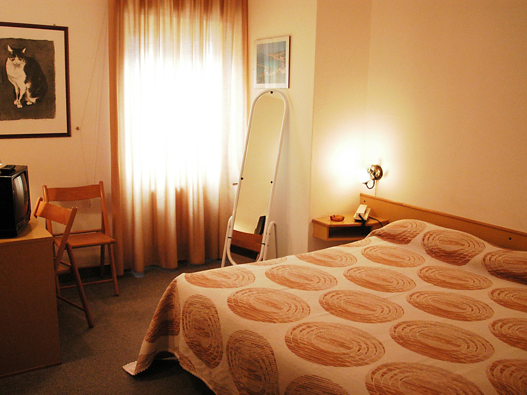 Alessano酒店住宿-Albergo Colibrì