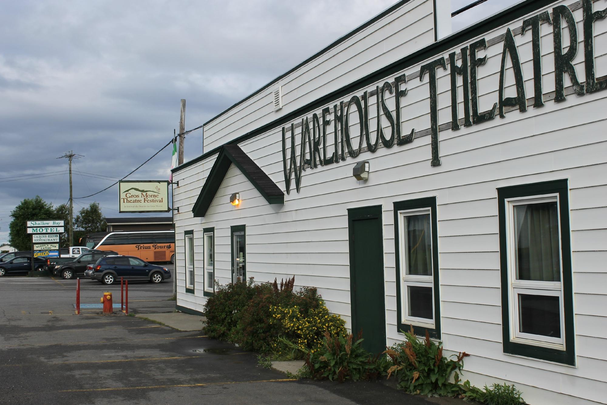 Shallow Bay Motel & Cabins-浴室