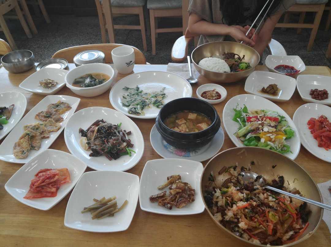 陕州郡餐馆和美食-Baekunjang Sikdang