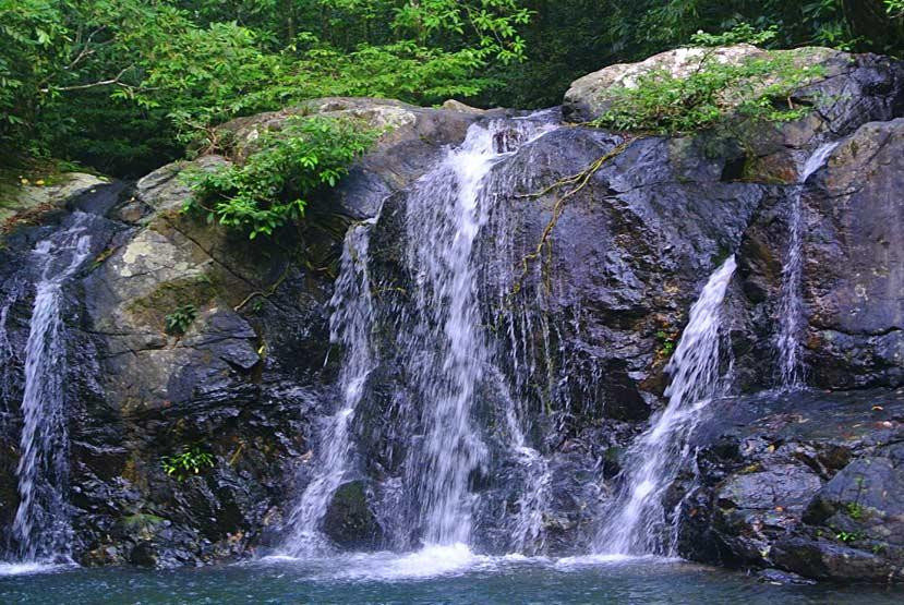 Salakot Waterfalls景点图片