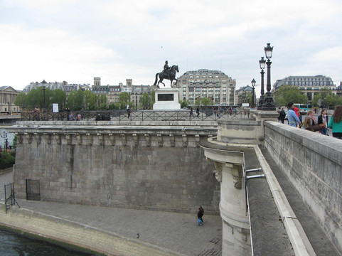 新桥-巴黎必去景点