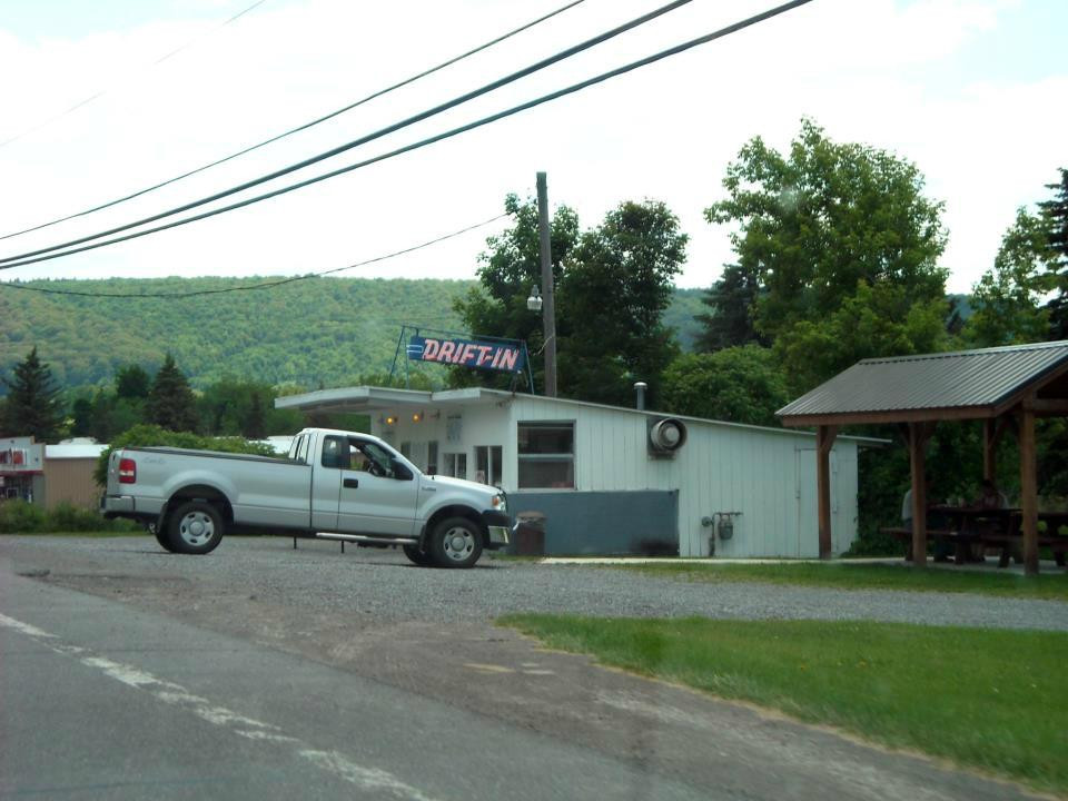 Truxton餐馆和美食-Drift In