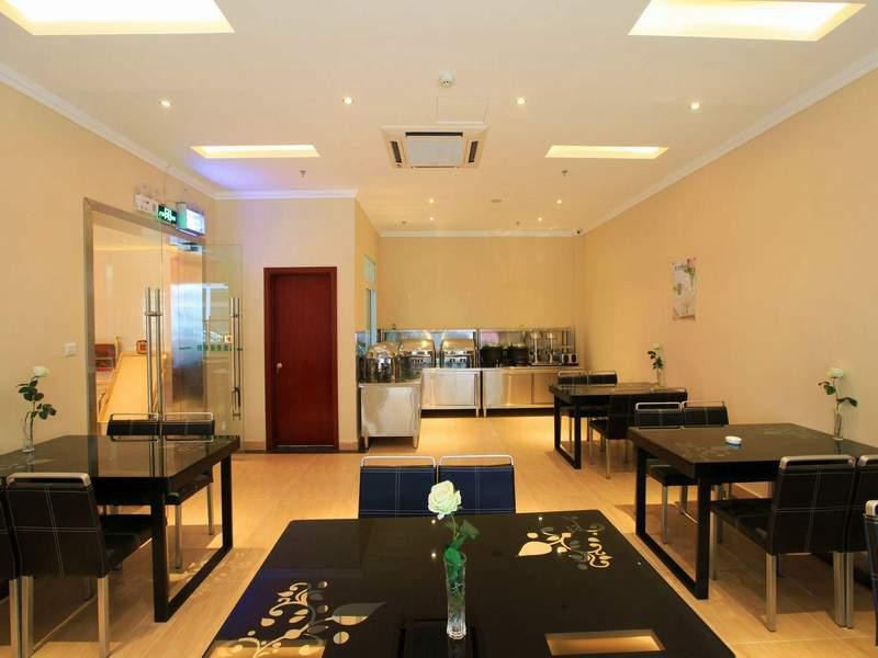 格林豪泰兴化英武中路快捷酒店主图