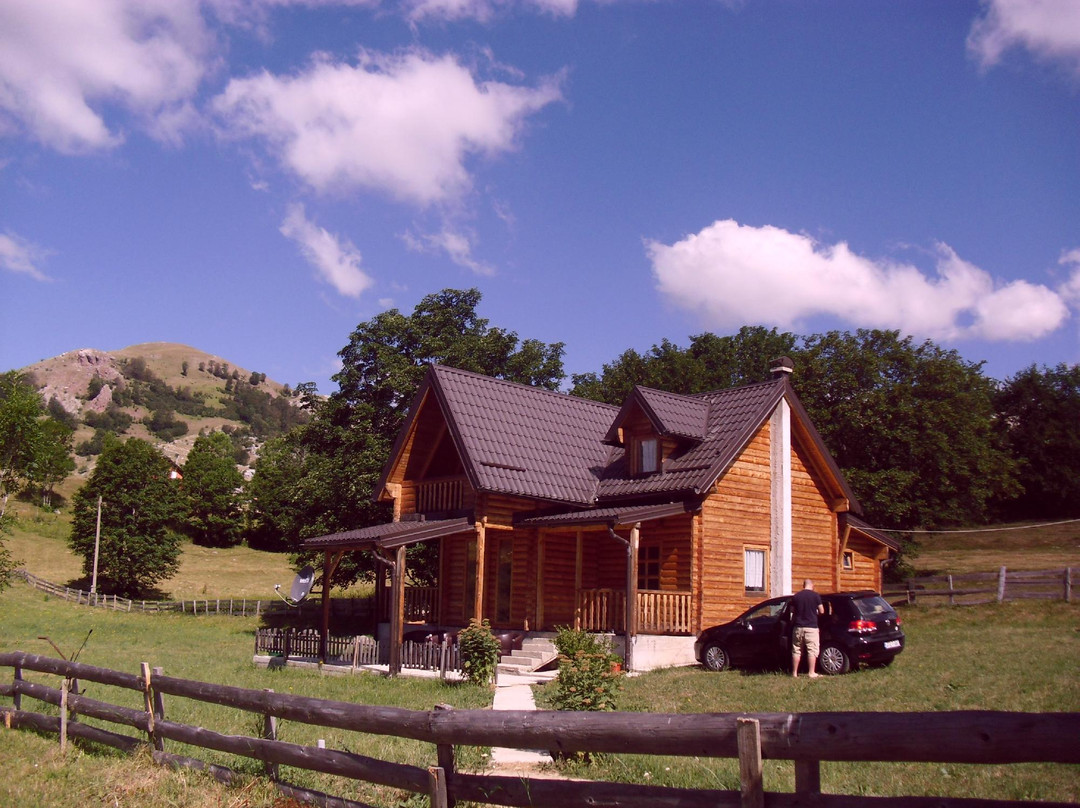 Umoljani Dragon Hut