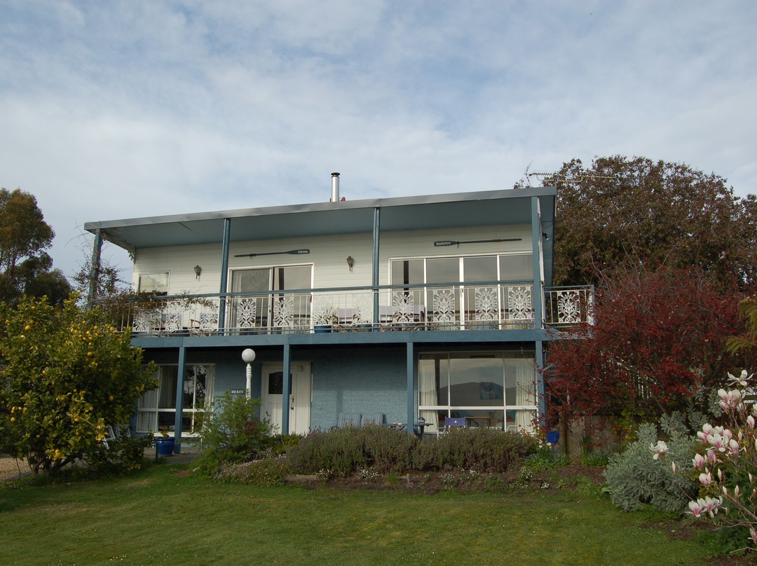 Rocking Horse Cottage & Apartments
