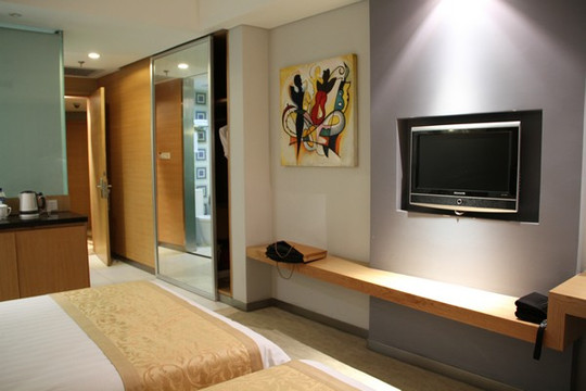 卓悦假日酒店主图