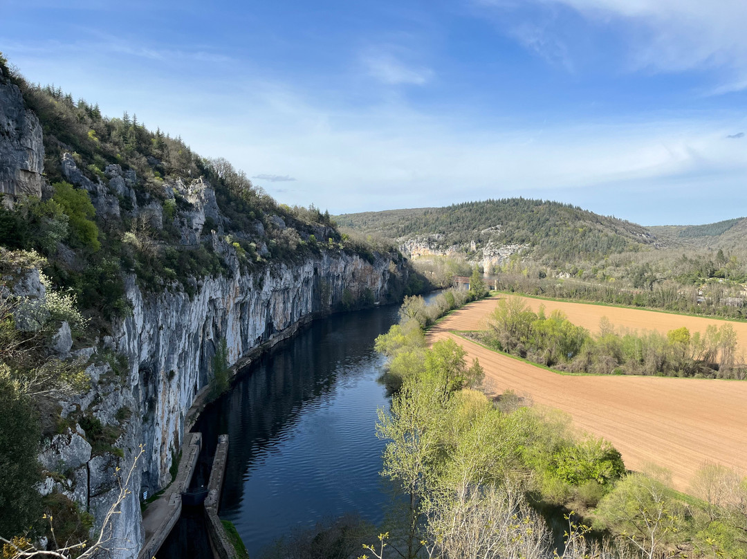 Les Velos de Saint-Cirq-Tour-de-Faure必去景点