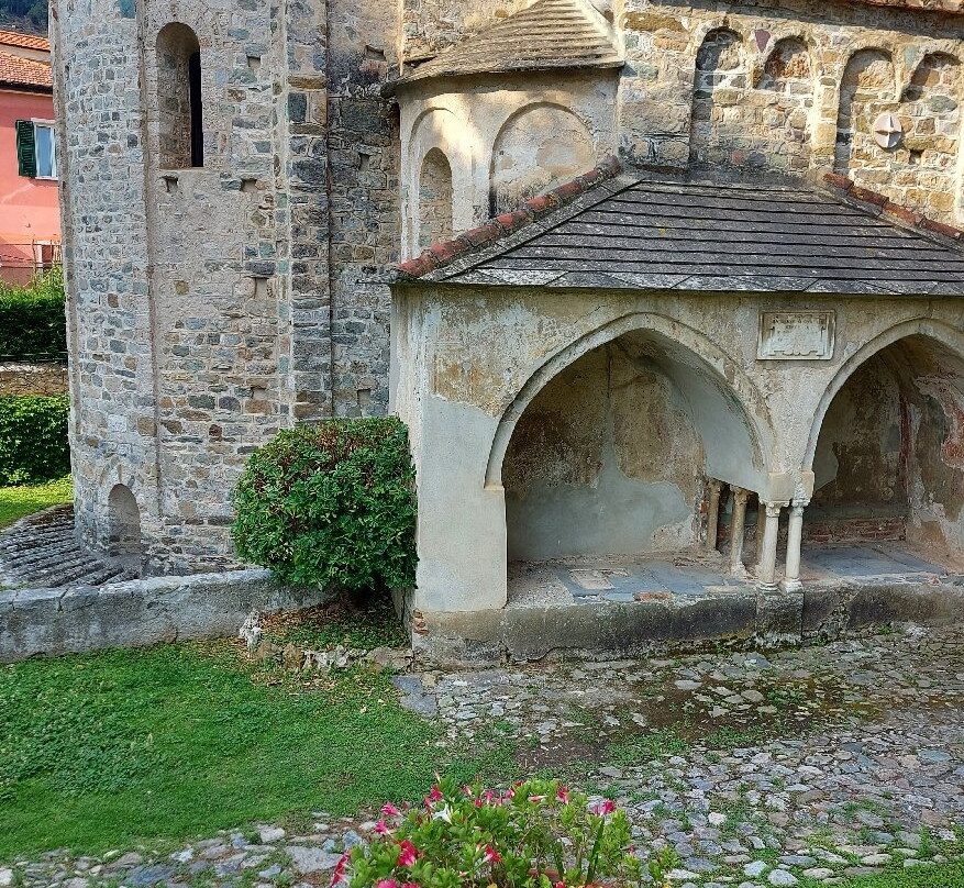Area Archeologica di San Paragorio景点图片