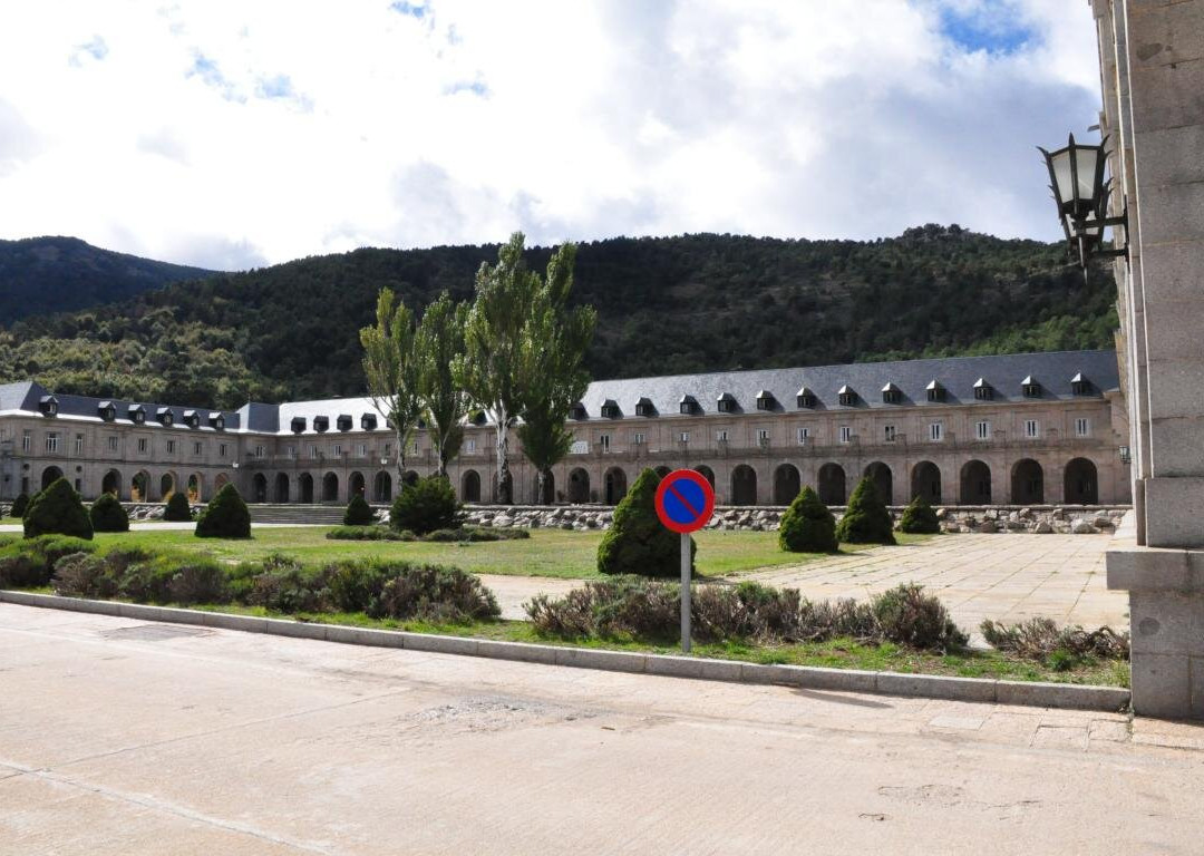 Basilica de la Santa Cruz del Valle de los Caidos景点图片