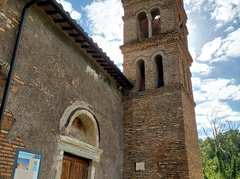 Chiesa dei Santi Abbondio e Abbondanzio-Rignano Flaminio必去景点