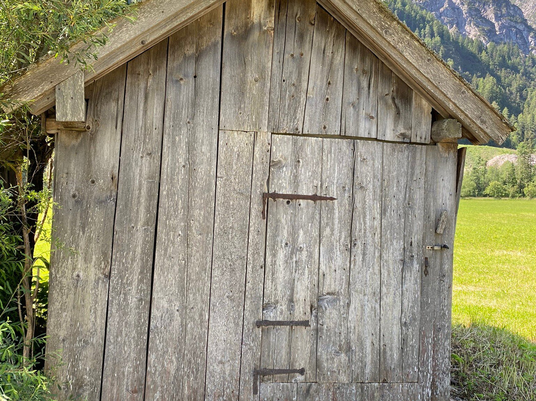 海尔山小旅店主图