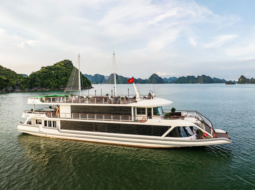 Halong Diamond Crusie- The most luxury daily Crusie in Halong Bay