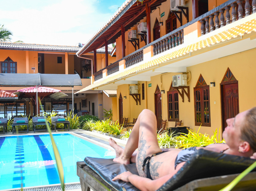 Drifters Hotel And Beach Restaurant