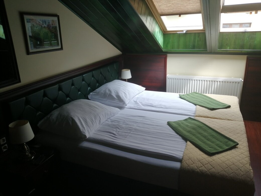 Shoemaker Irish Pub & Accommodation