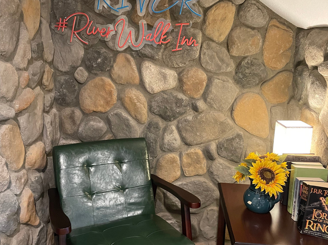 RiverWalk Inn主图