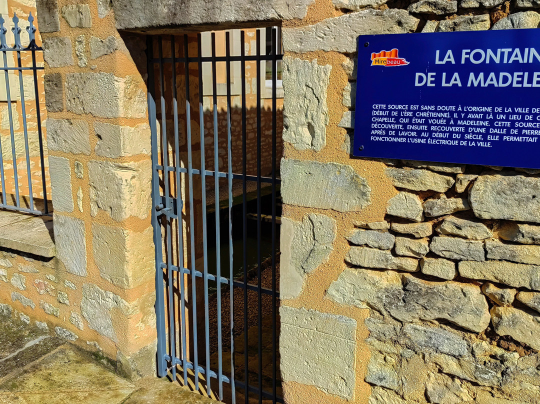 La Fontaine Aux Femmes景点图片