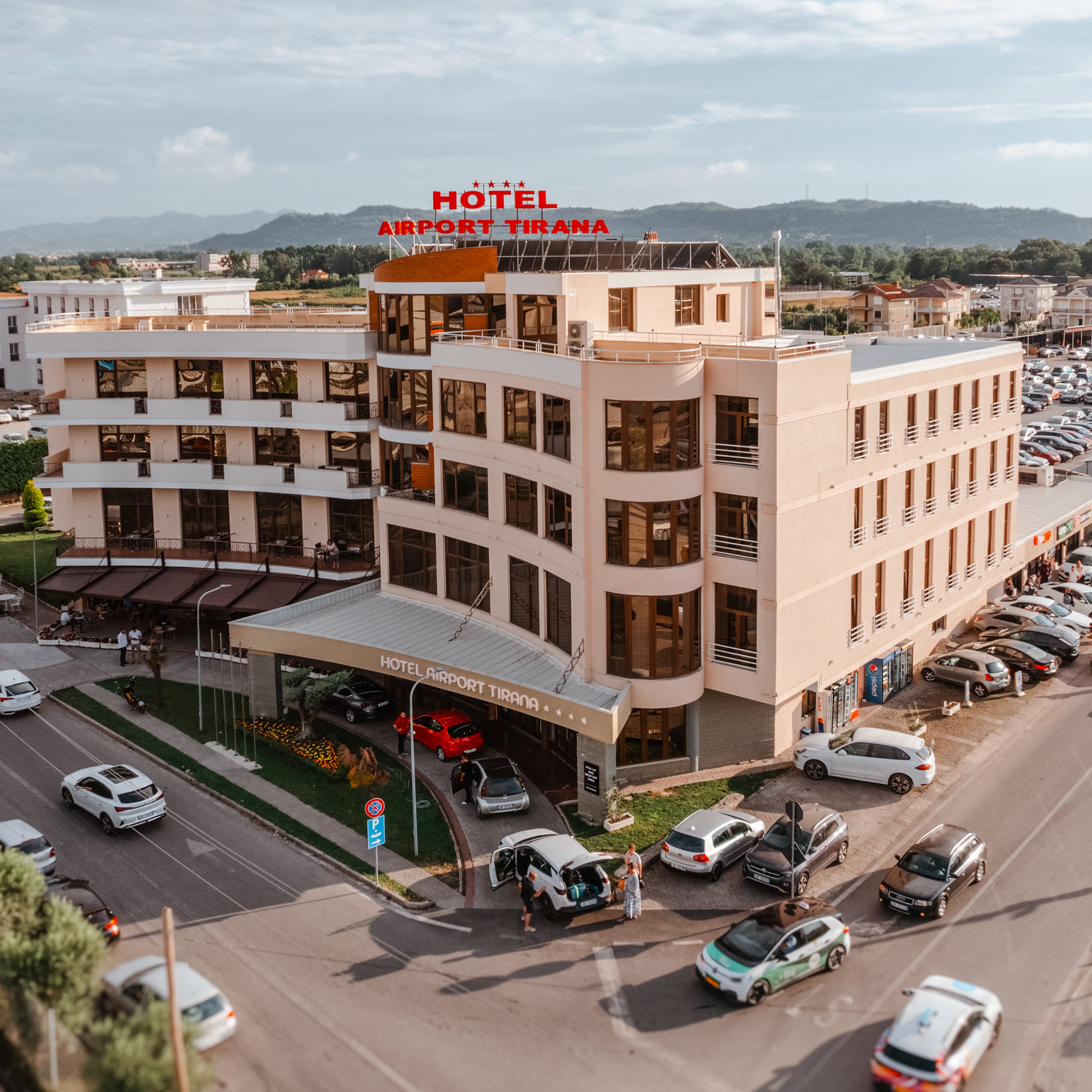 Airport Hotel Tirana-官方