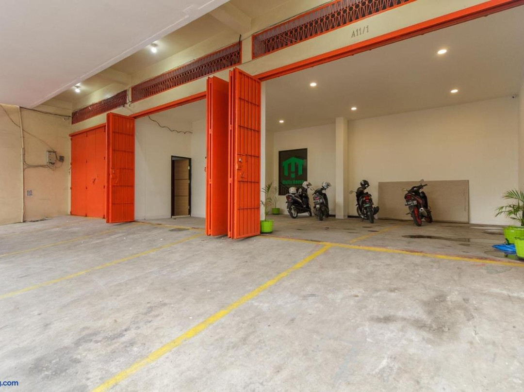 RedDoorz Syariah near AP Pettarani 3